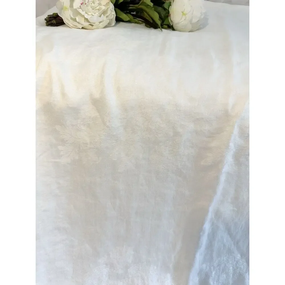 Vtg. WHITE DAMASK Chrysanthemum Flower LINEN TABLECLOTH 67 X 84” Bridal Wedding
